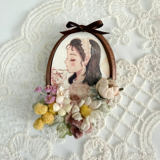 Brooch of Peach Tea
